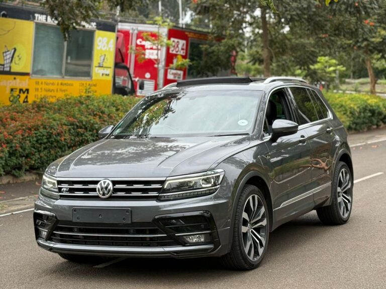 2017 Volkswagen Tiguan R-Line — photo 5