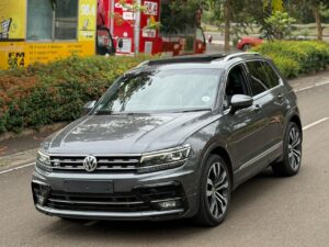 2017 Volkswagen Tiguan R-Line — photo 3