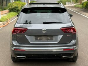 2017 Volkswagen Tiguan R-Line — photo 2