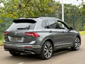2017 Volkswagen Tiguan R-Line — photo 4