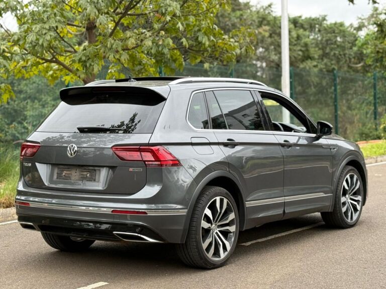 2017 Volkswagen Tiguan R-Line — photo 4