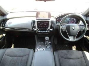 2019 Toyota Crown Hybrid RS — photo 4