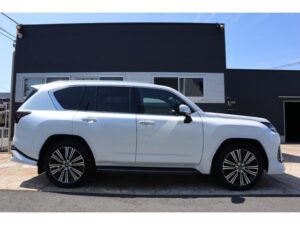 2023 Lexus LX600 — photo 4