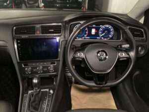2019 Volkswagen Golf TSI — photo 2