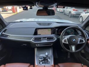 2020 BMW X7 xDrive35d M Sport — photo 2