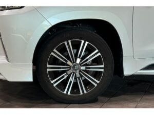 2020 Lexus LX570 — photo 2