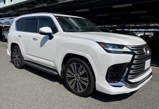 Lexus LX600