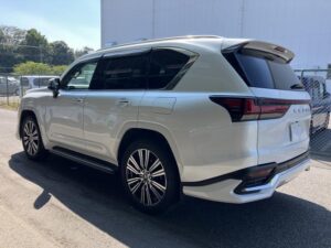 2023 Lexus LX600 — photo 2
