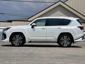2023 Lexus LX600 — photo 4