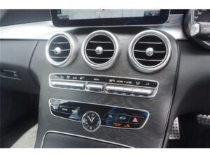 2019 Mercedes-Benz C200 — photo 3