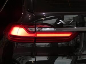 2020 BMW X7 xDrive35d M Sport — photo 3