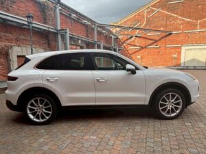 2022 Porsche Cayenne — photo 3