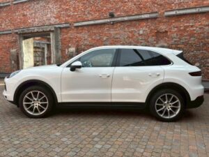 2022 Porsche Cayenne — photo 2
