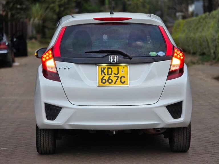2015 Honda Fit New Shape — photo 3