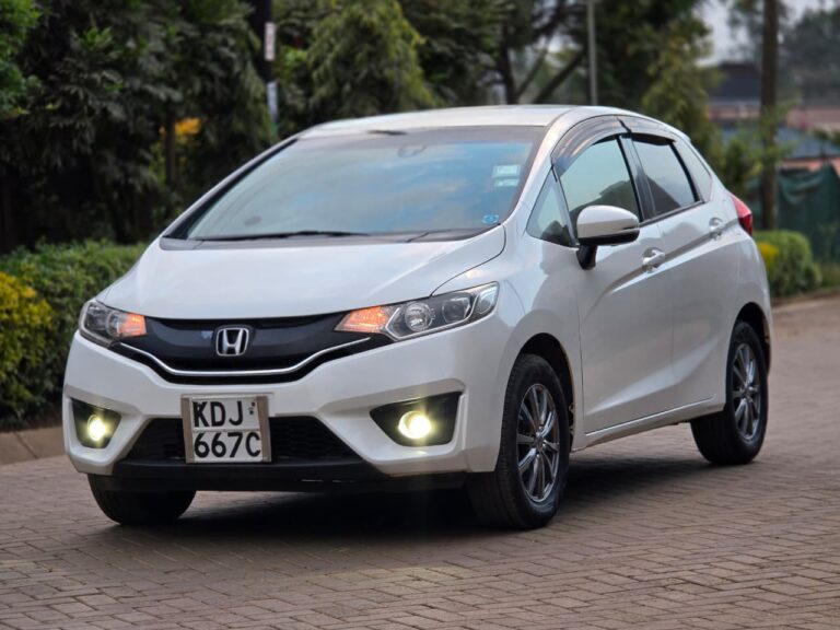 2015 Honda Fit New Shape — photo 2