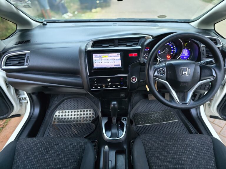 2015 Honda Fit New Shape — photo 6