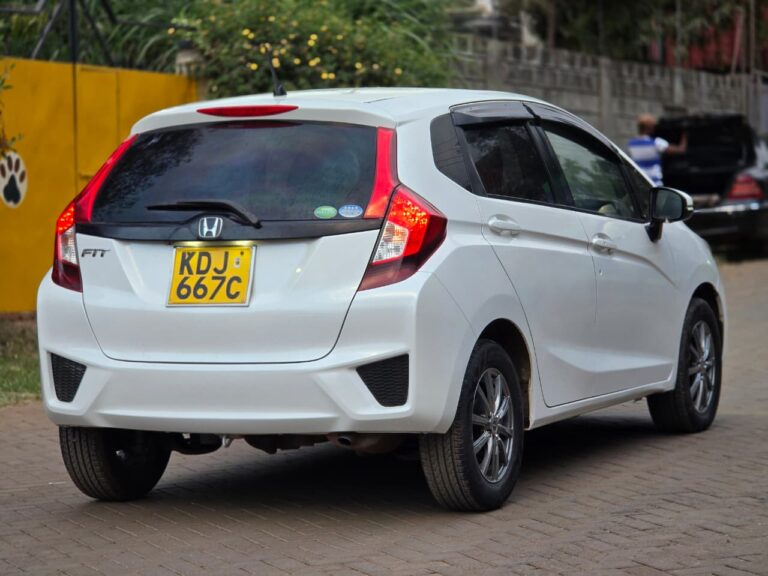 2015 Honda Fit New Shape — photo 7