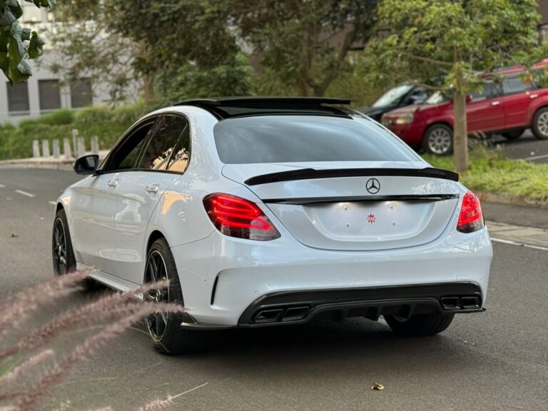 2017 Mercedes Benz C200 W205 AMG Line — photo 7