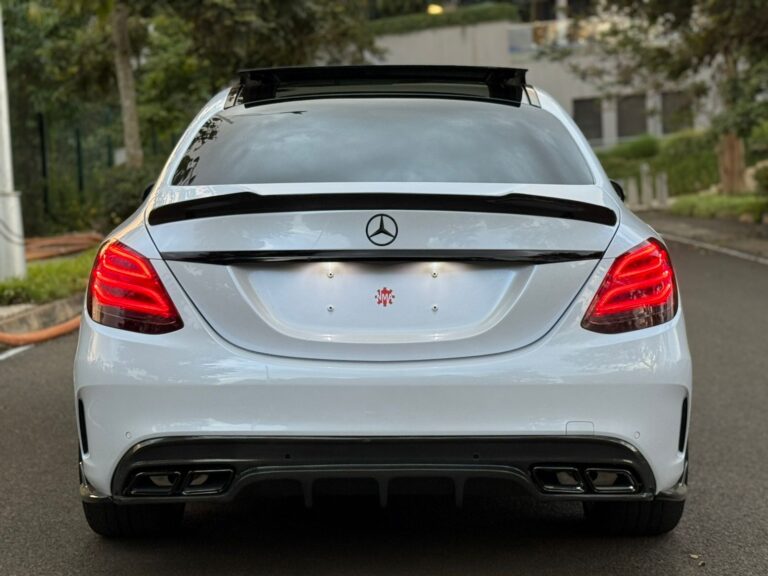 2017 Mercedes Benz C200 W205 AMG Line — photo 8