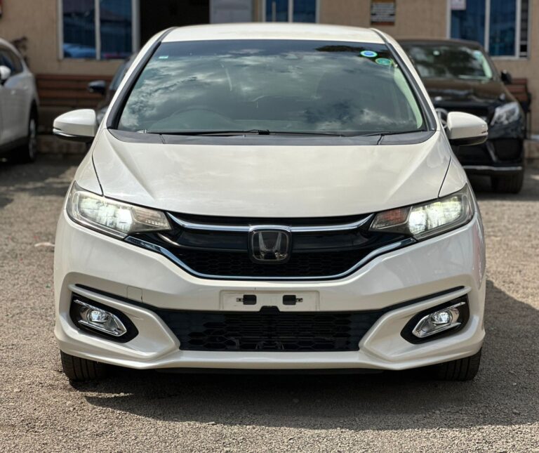 2018 Honda Fit — photo 2