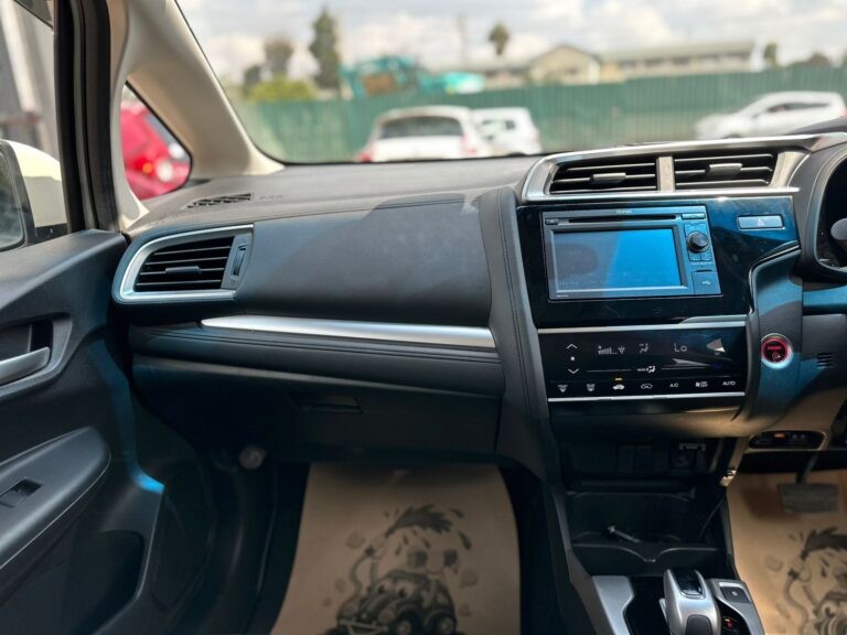 2018 Honda Fit — photo 8