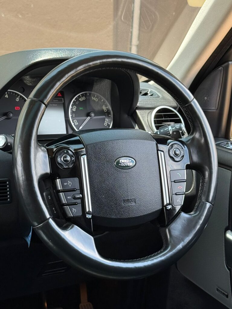 2016 Land Rover Discovery 4 SCV6 HSE — photo 9
