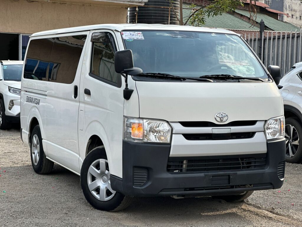 TOYOTA HIACE DIESEL AUTO