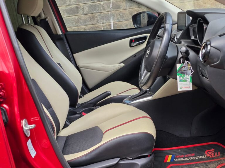 2015 Mazda Demio — photo 3