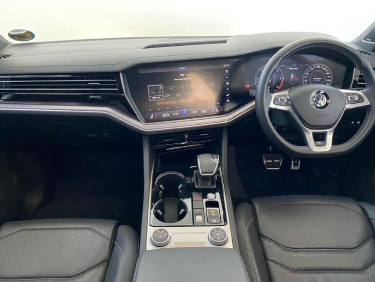 2020 Volkswagen Touareg — photo 4
