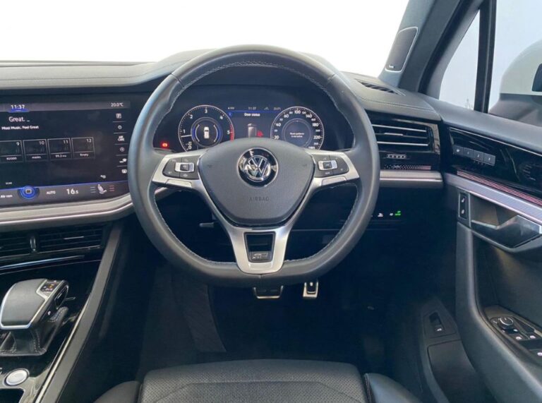 2020 Volkswagen Touareg — photo 5