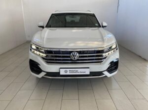 2020 Volkswagen Touareg — photo 2