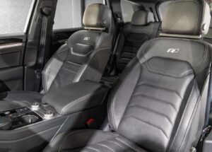 2020 Volkswagen Touareg — photo 2