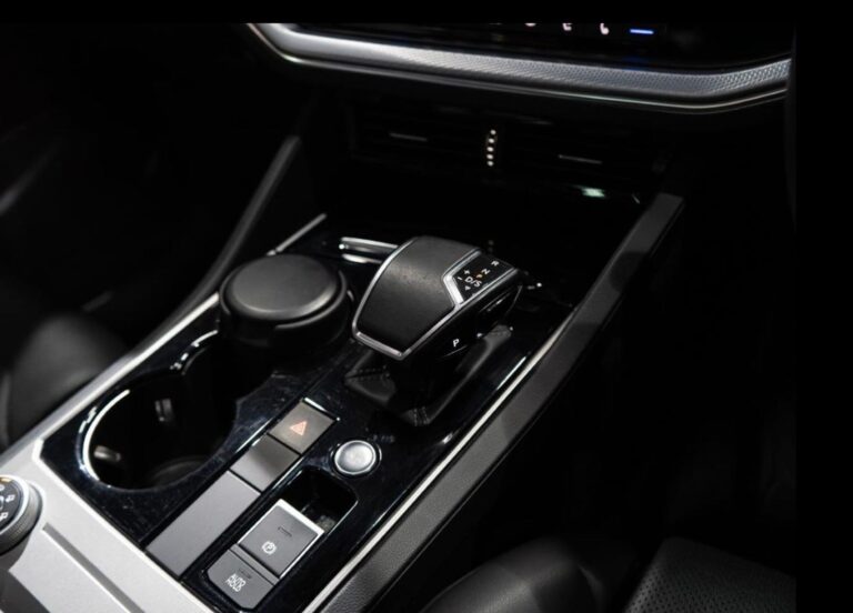 2020 Volkswagen Touareg — photo 4