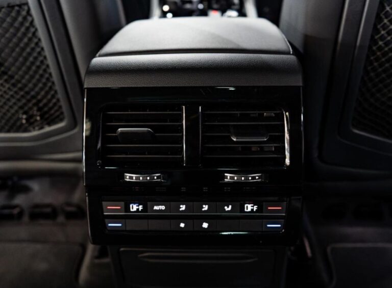 2020 Volkswagen Touareg — photo 5