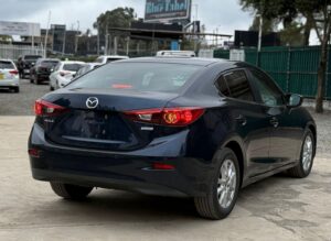 2018 Mazda Axela — photo 2