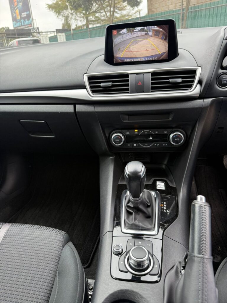 2018 Mazda Axela — photo 3