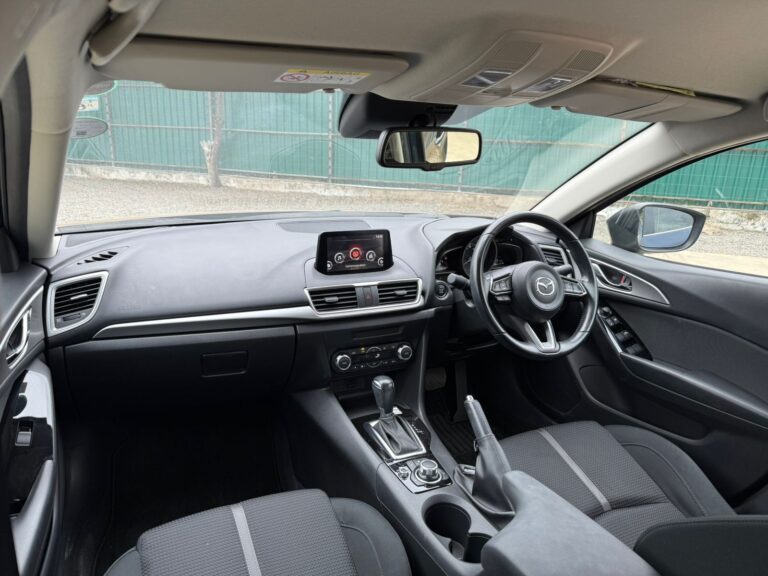 2018 Mazda Axela — photo 7