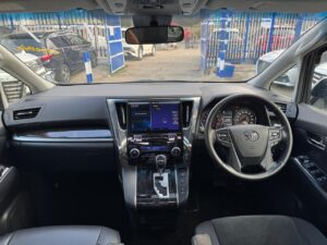 2018 Toyota Alphard — photo 2