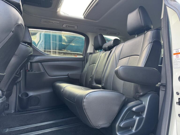 2018 Toyota Alphard — photo 5