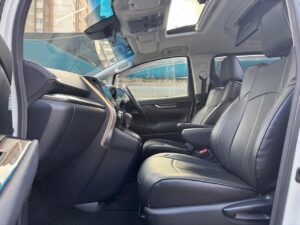 2018 Toyota Alphard — photo 4
