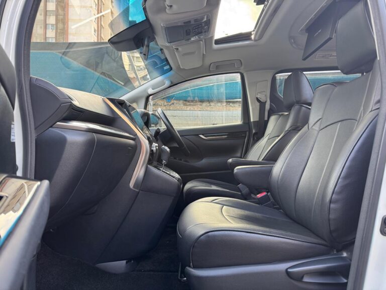 2018 Toyota Alphard — photo 4