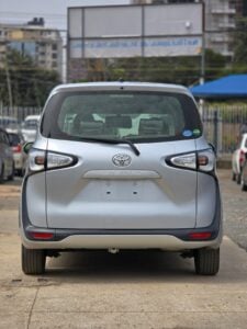 2018 Toyota Sienta — photo 2