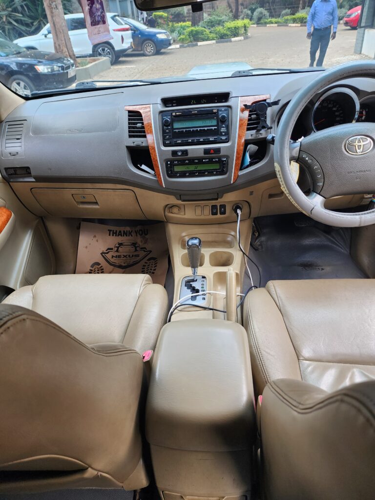 2009 Toyota Fortuner 3.0 D-4D — photo 7