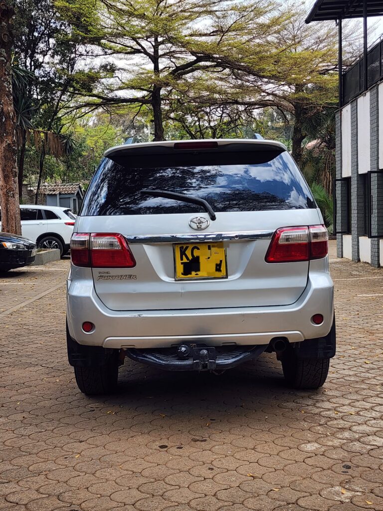 2009 Toyota Fortuner 3.0 D-4D — photo 3
