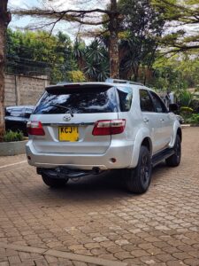 2009 Toyota Fortuner 3.0 D-4D — photo 2