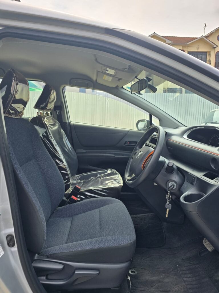 2018 Toyota Sienta — photo 8