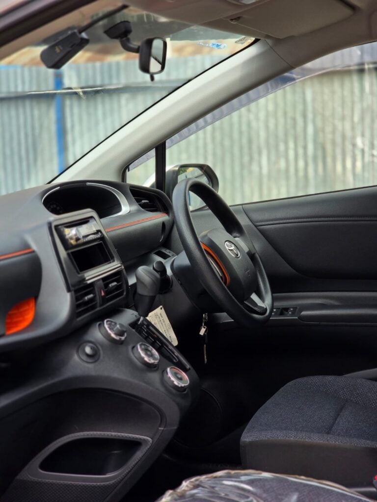 2018 Toyota Sienta — photo 7