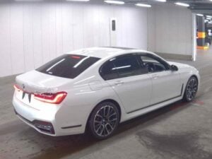 2020 BMW 750i xDrive M-Sport — photo 3