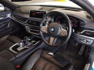 2020 BMW 750i xDrive M-Sport — photo 2