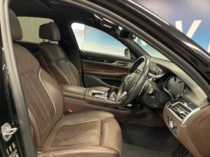 2019 BMW 740d xDrive M-Sport — photo 2